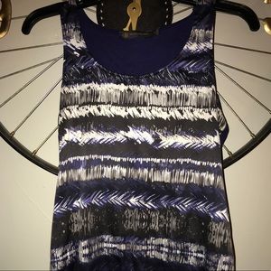 Abstract print tank size small