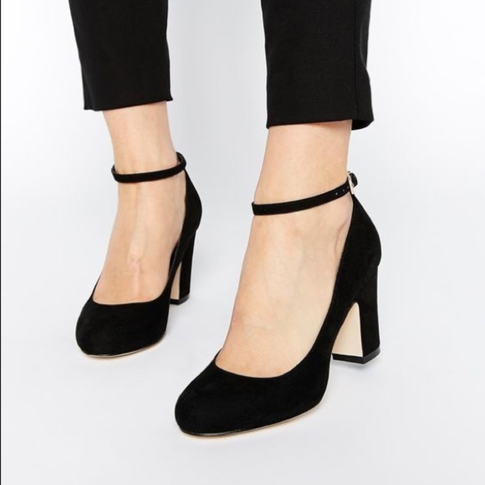 Banana Republic Suede Pumps