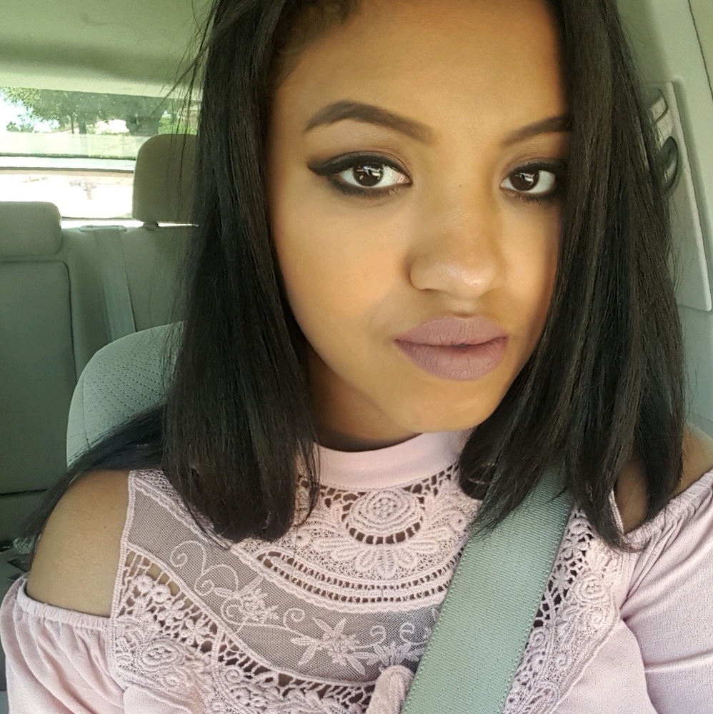 Meet your Posher, Niaya