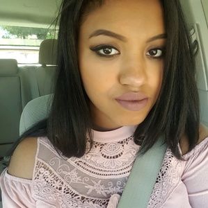 Meet your Posher, Niaya