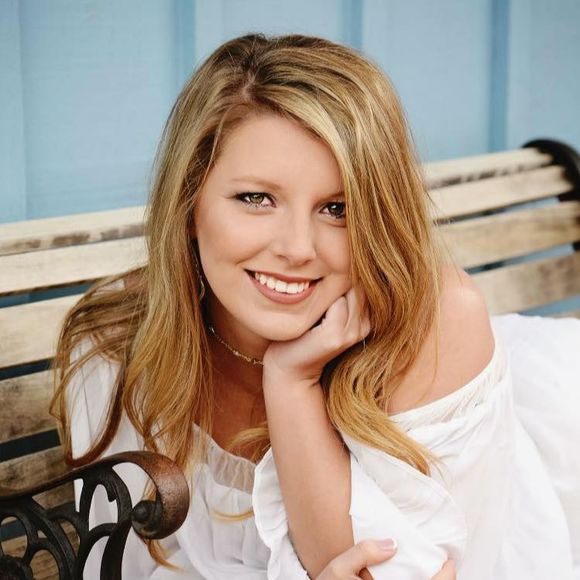 Meet your Posher, Stephanie - Picture 1 of 1