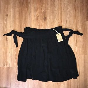 BLACK OFF THE SHOULDER TOP