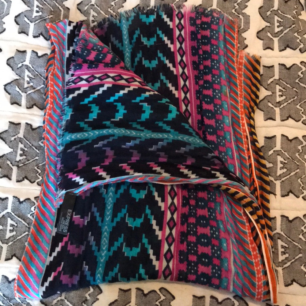 Express geometric print scarf