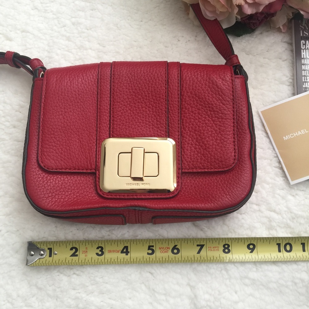 Michael Kors Lila Small Messenger  bag. - Picture 5 of 6