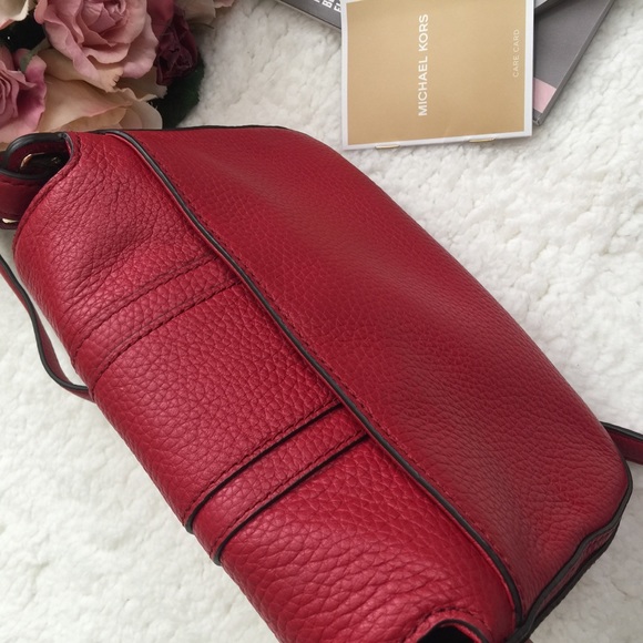 Michael Kors Lila Small Messenger  bag. - Picture 4 of 6