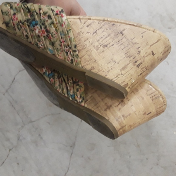 Cork Wedge Flip Flops Size 9 - Picture 4 of 5
