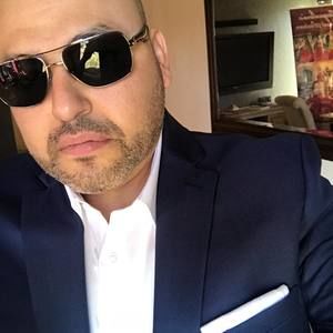 Meet your Posher, Carlos