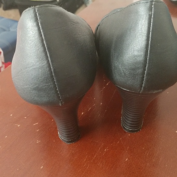 Heels - Picture 2 of 2