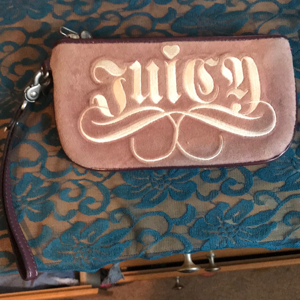 juicy couture wristlet
