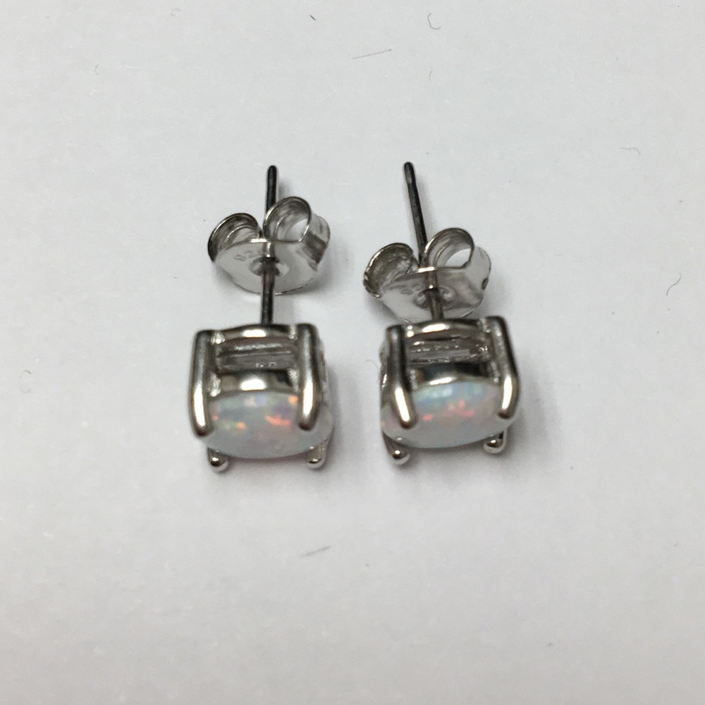 White opal studs - Picture 4 of 4