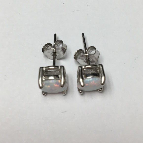 White opal studs - Picture 4 of 4
