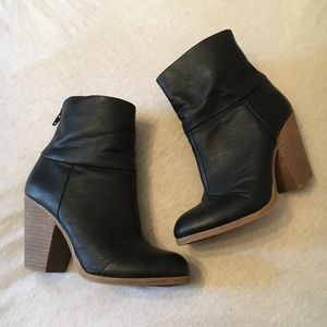 Black booties with beige heel sz. 5.5