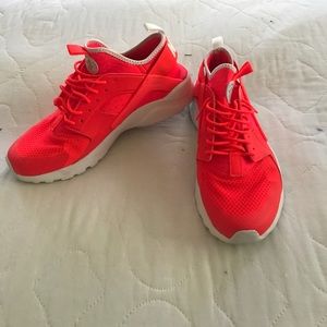 Nike Huaraches size 9.5 M Orange