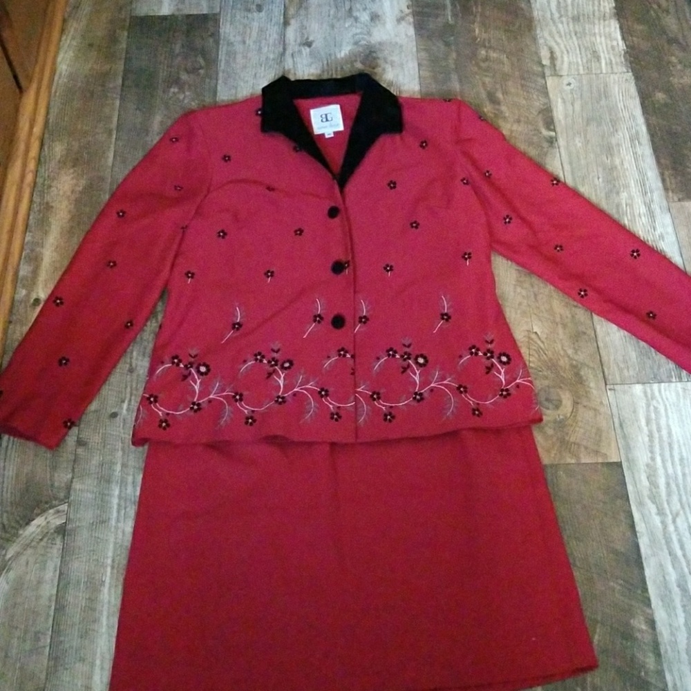 Bahrain Group Size 16 Dark Red Jacket and Skirt.