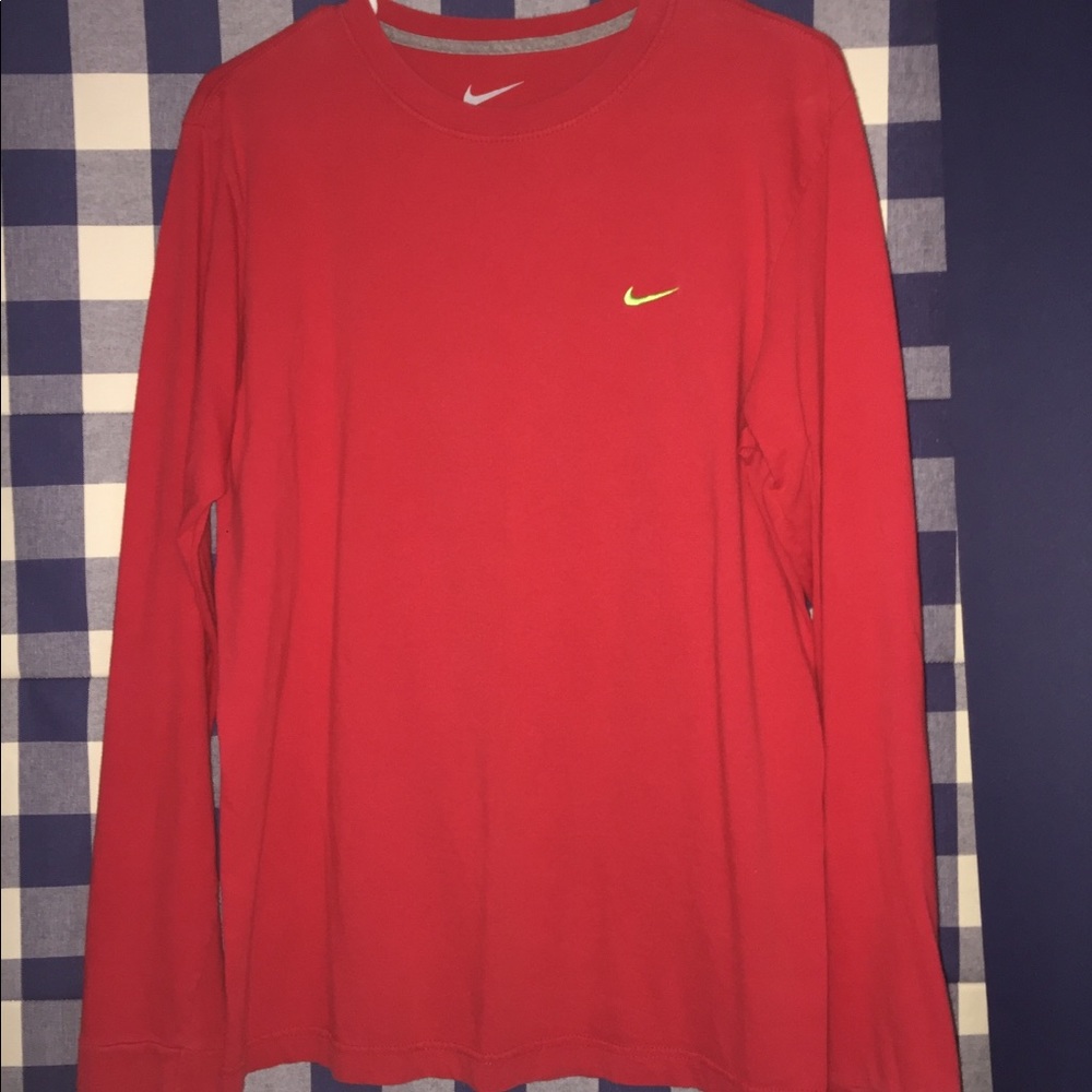 CLASSIC NIKE SWOOSH LONG SLEEVE TEE