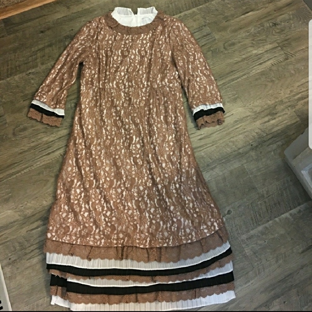 RARE DAINTY JEWELLS DRESS.