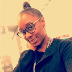 Meet your Posher, Ebony