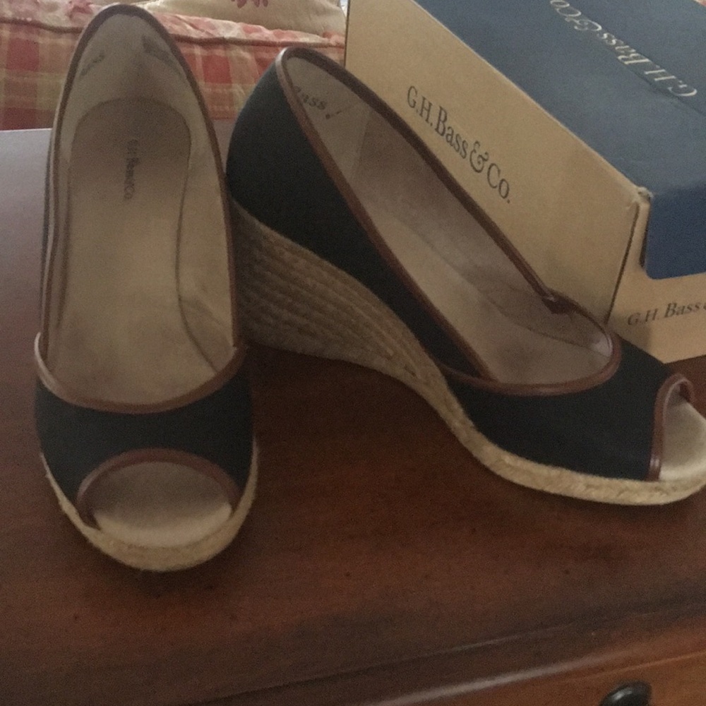 Bass wedge open toe shoe