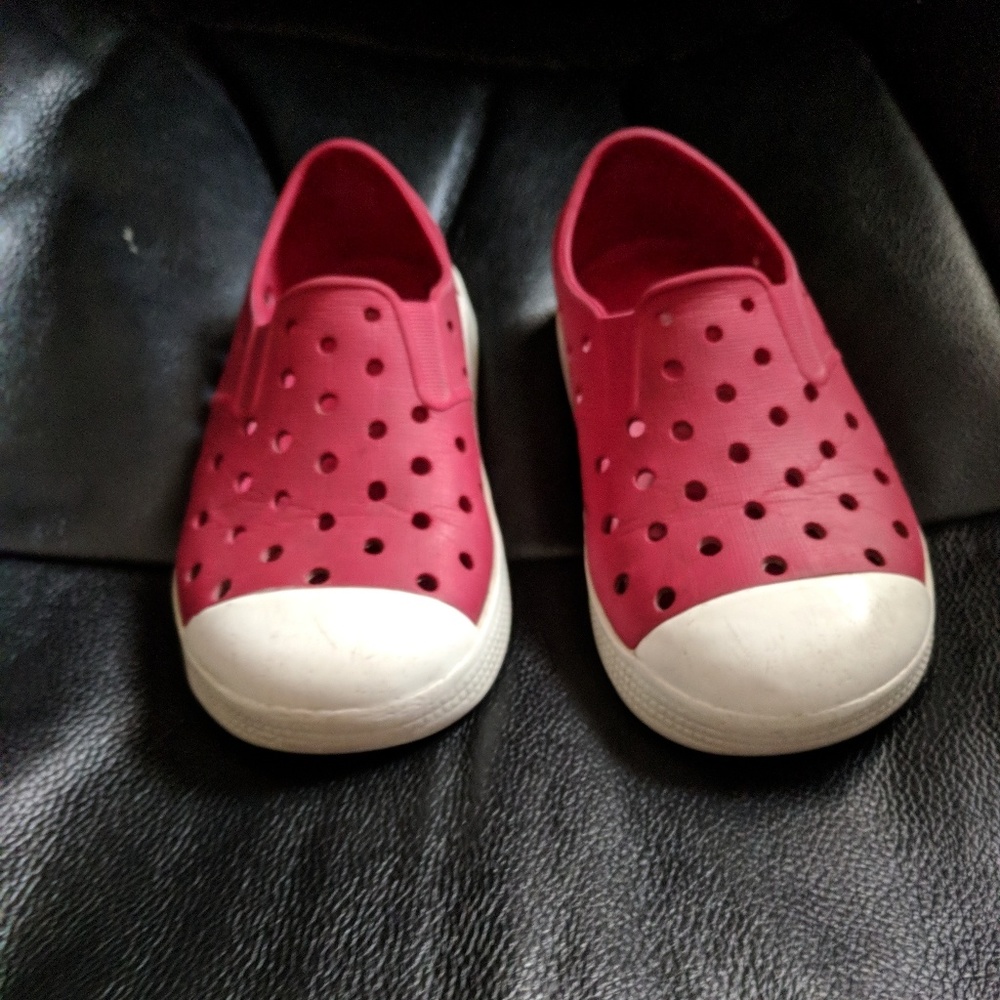 Old Navy slip on water shoes