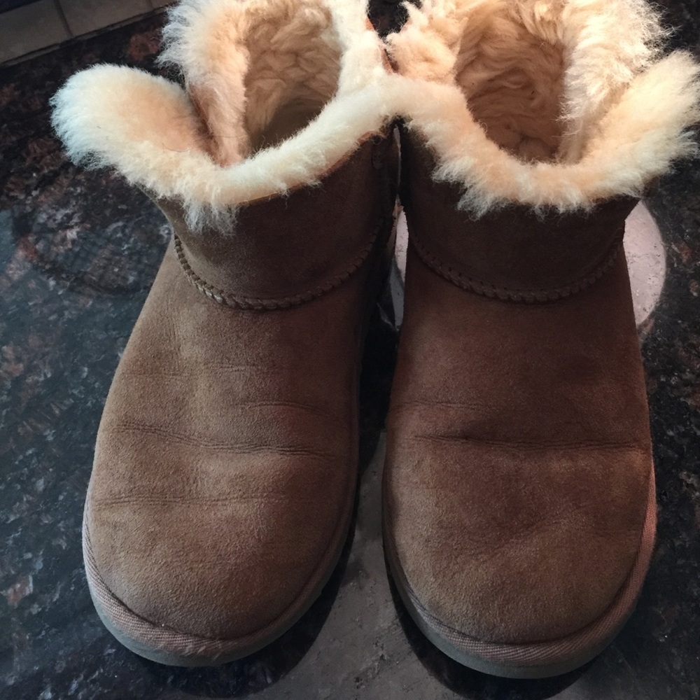 Authentic short bailey Uggs