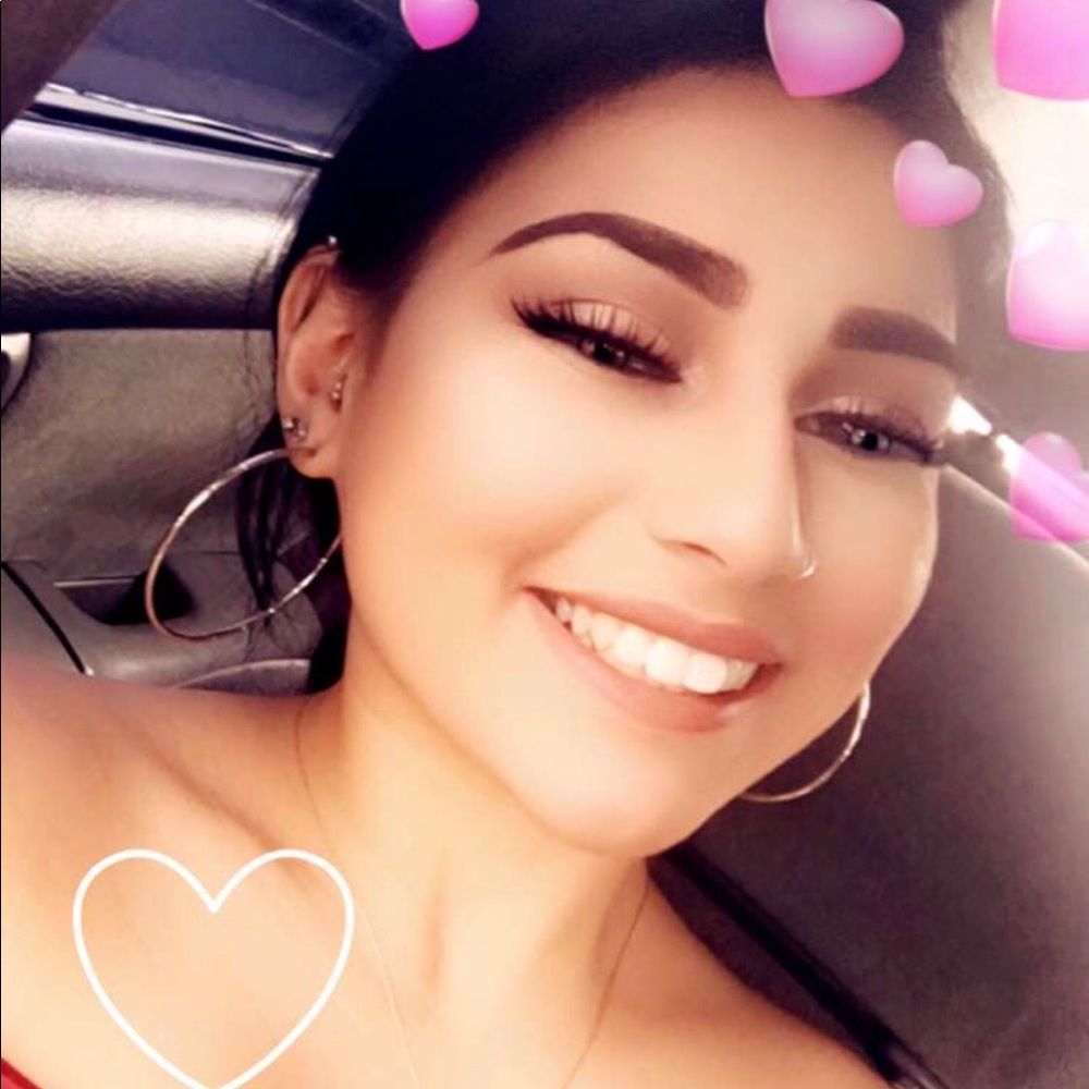 Meet your Posher, Yesenia