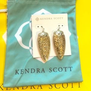 Kendra Scott- Discontinued!! Gold Sadie earrings!