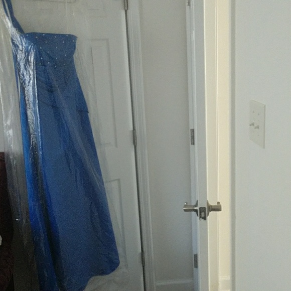 Dress - Picture 3 of 3