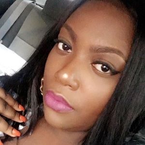 Meet your Posher, Adrienne