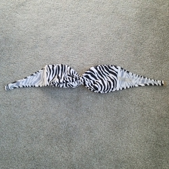 Victoria secret swim - Picture 3 of 3