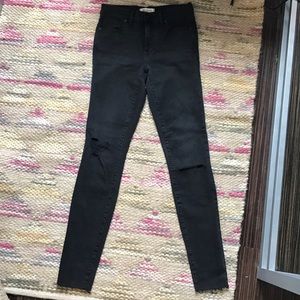 9" high-rise destructed skinny jeans in black sea