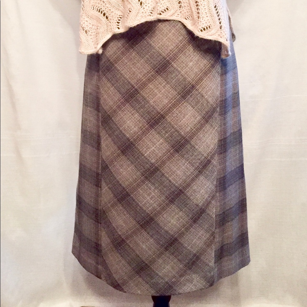 Madison plaid skirt NWT