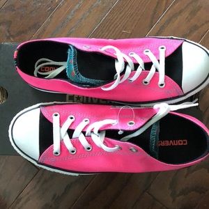 NWT converse juniors size 5