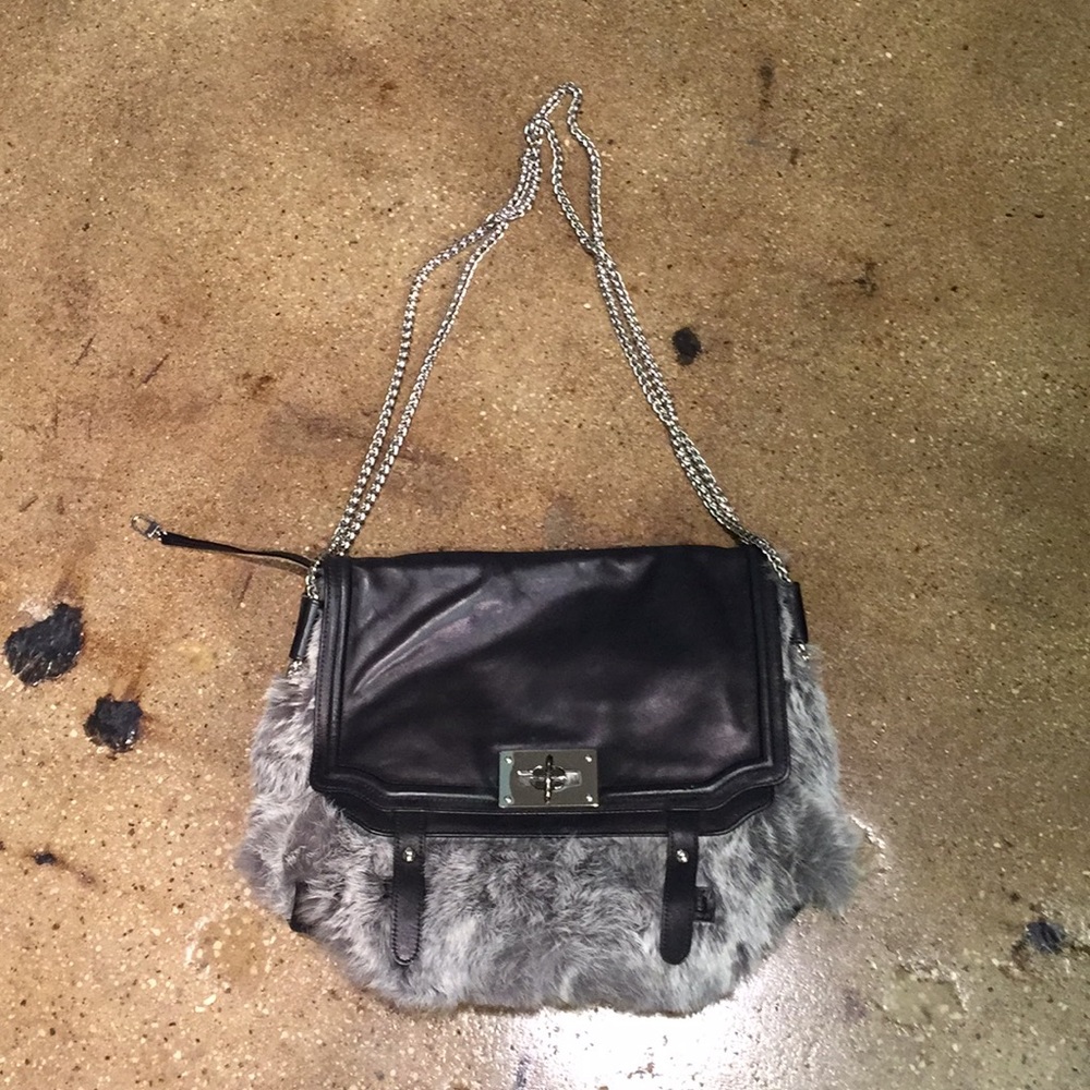 BE&D leather and rabbit fur chain strap bag