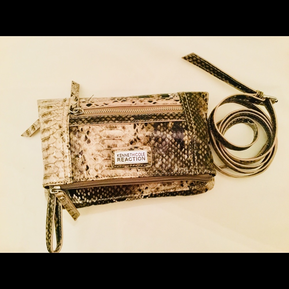 Kenneth Cole crossbody bag !