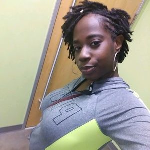 Meet your Posher, Dennetra