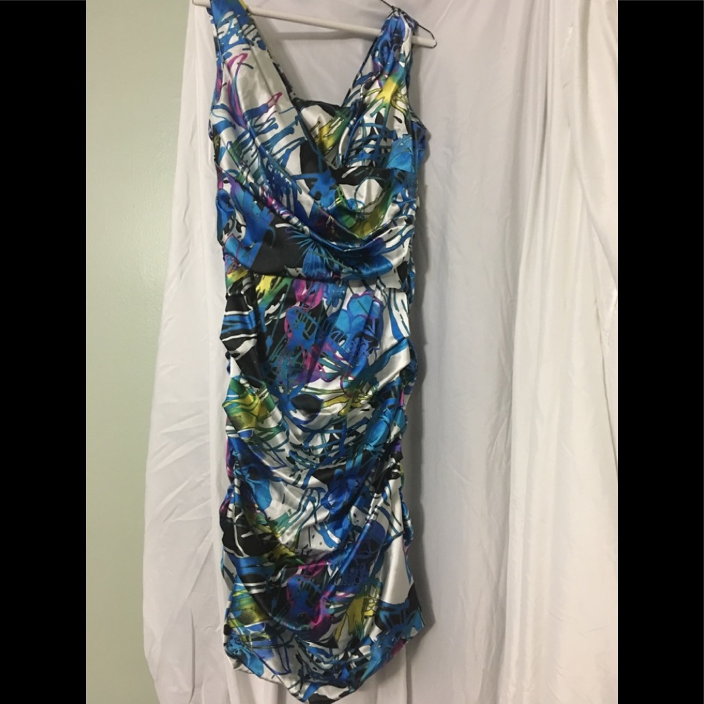 Dress can be worn casual or for an evening attire