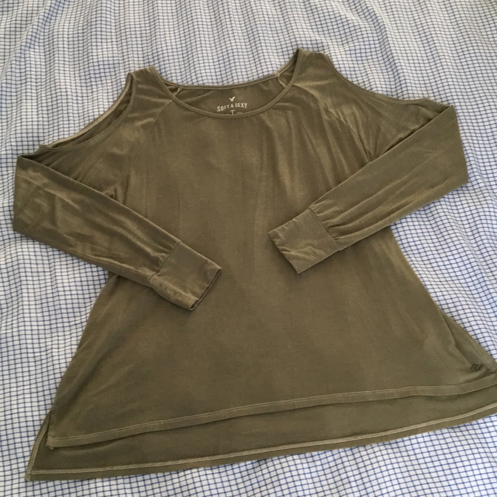 American Eagle Keyhole Top
