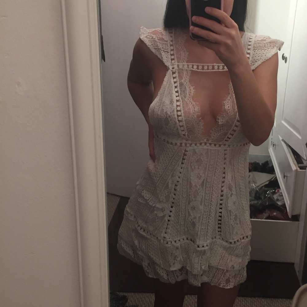 “Love & Lace”  Gorgeous Dress - Picture 3 of 8