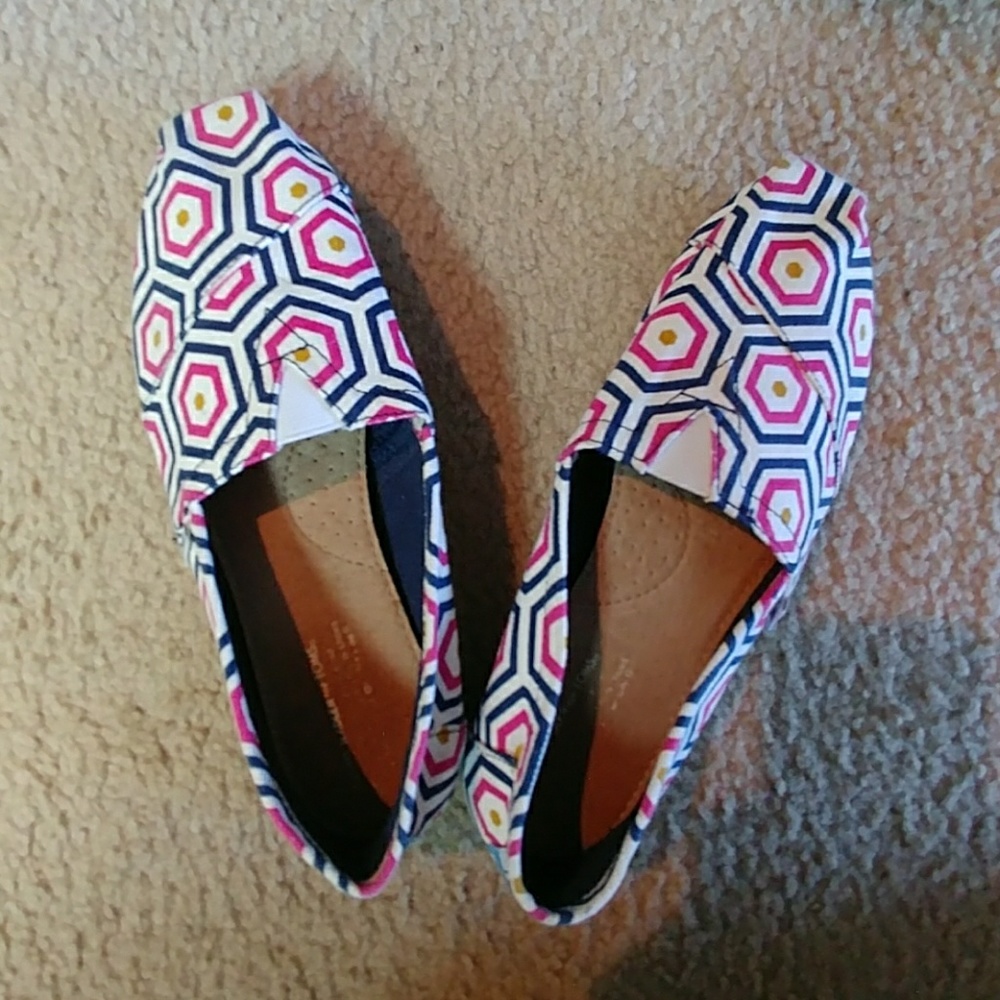 Hexagonal Printed Toms 9.5