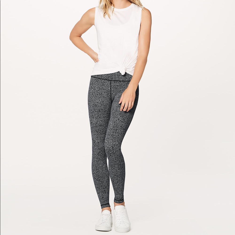 Never worn Lululemon high rise leggings