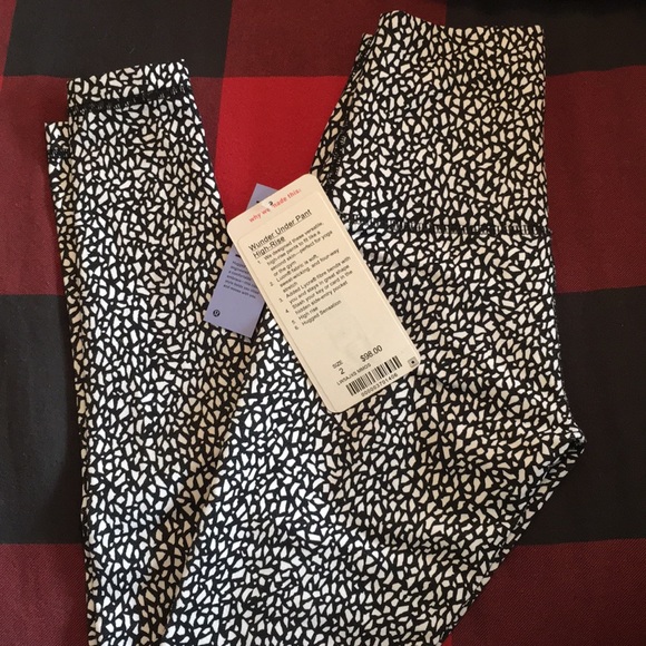 Never worn Lululemon high rise leggings - Picture 2 of 2
