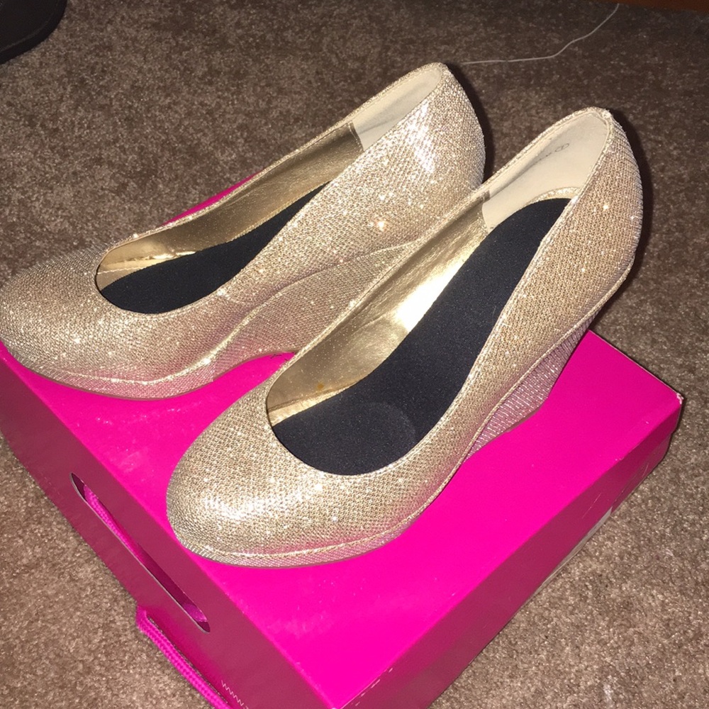 Gold glitter wedges