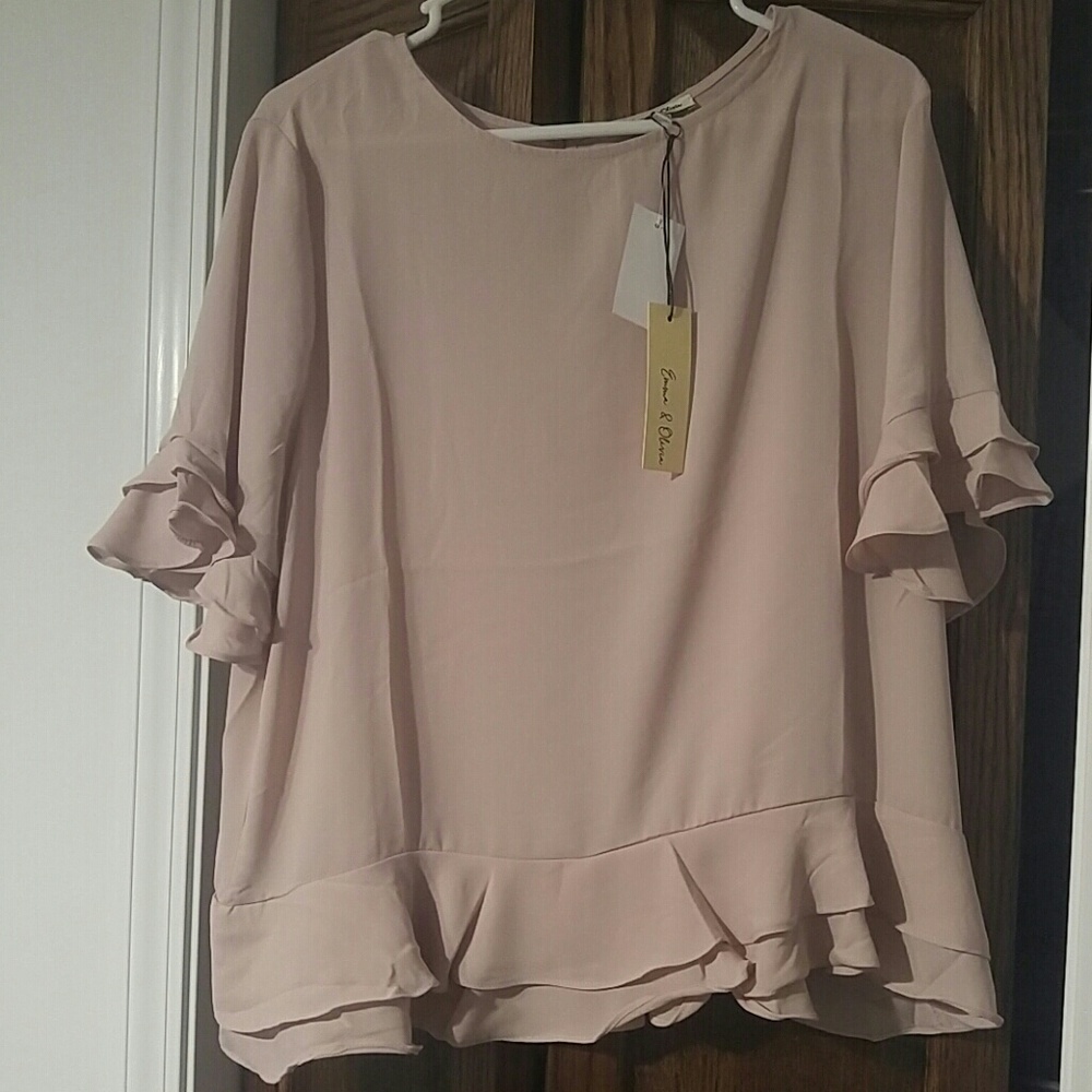 ✨Final price✨NWT Emma & Oliver Women's dress top