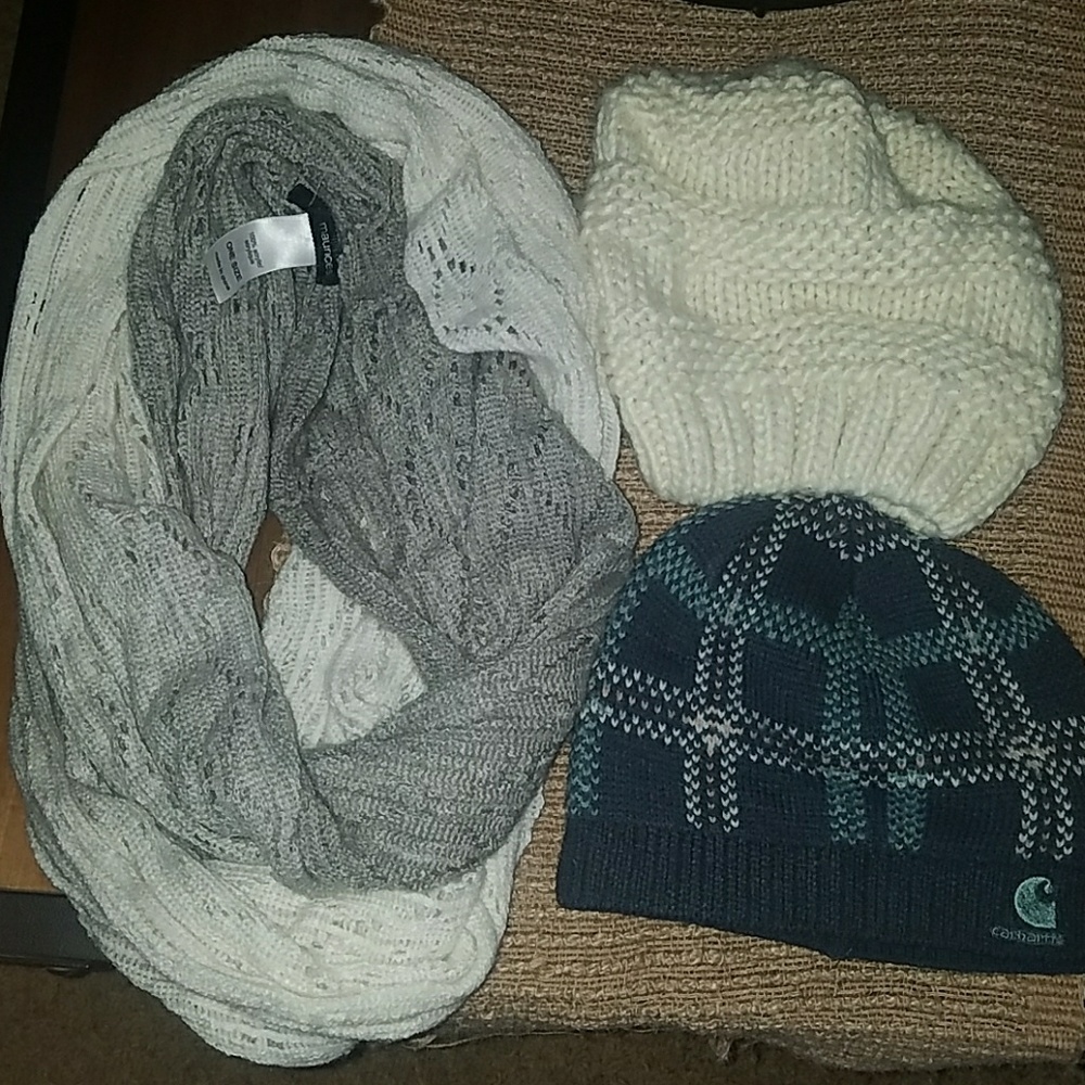 Winter bundle! Knitted hat and infinity scarf