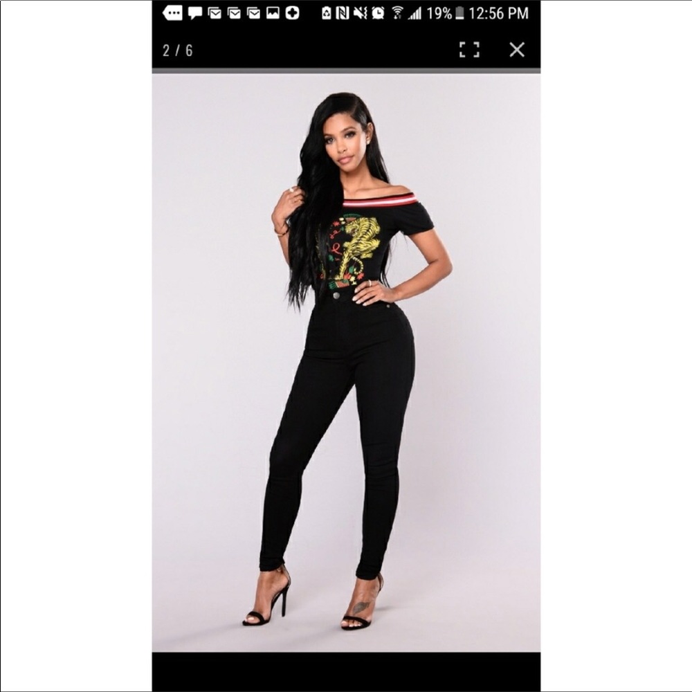 Brand new fashion nova skinny jeans .