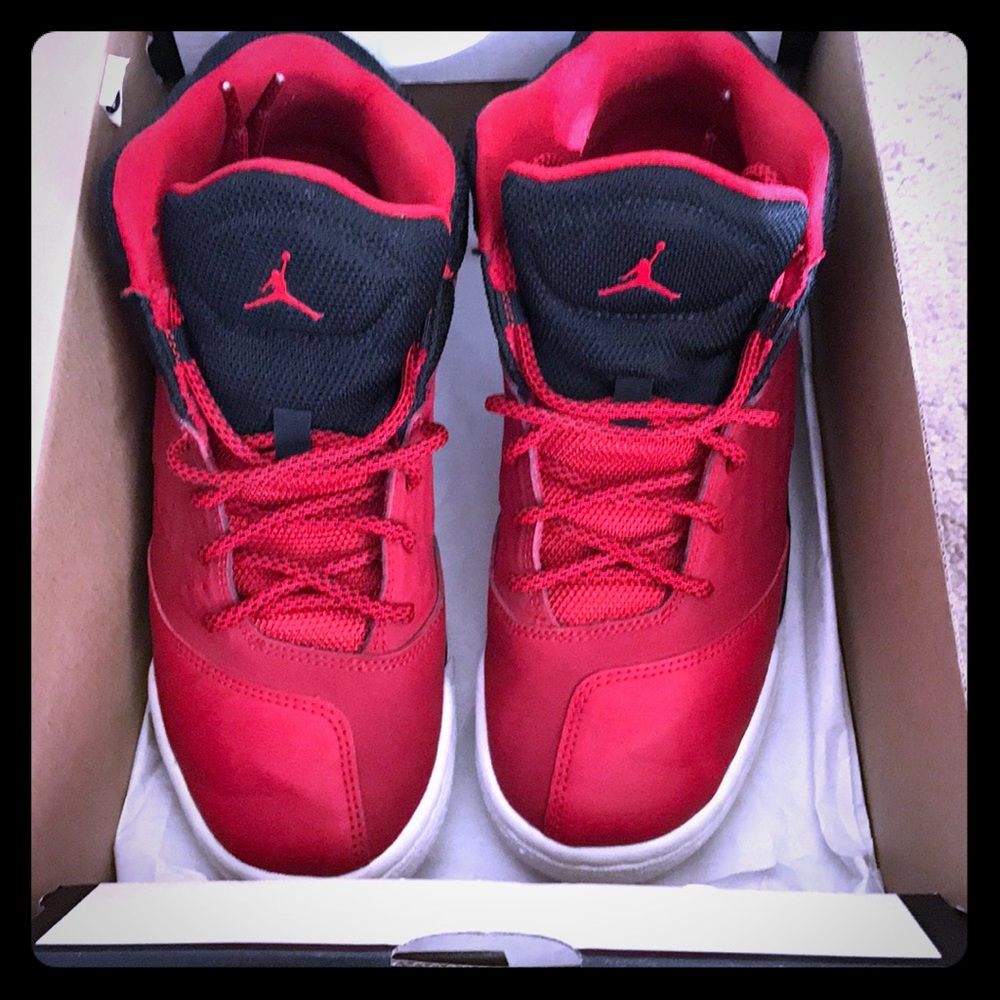 For sale Jordan New School BG size 6.5y in boys