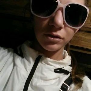 Meet your Posher, Kendra