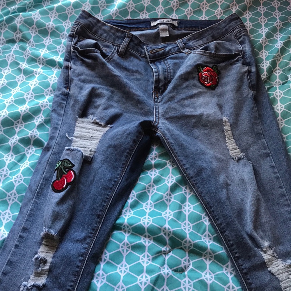 Refuge jeans with cute embroidery’s.