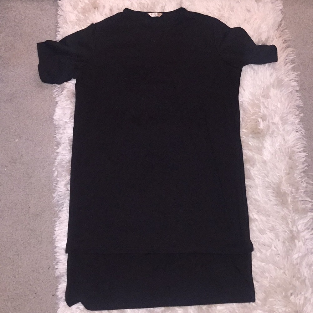 Simple black long tee with High side slits