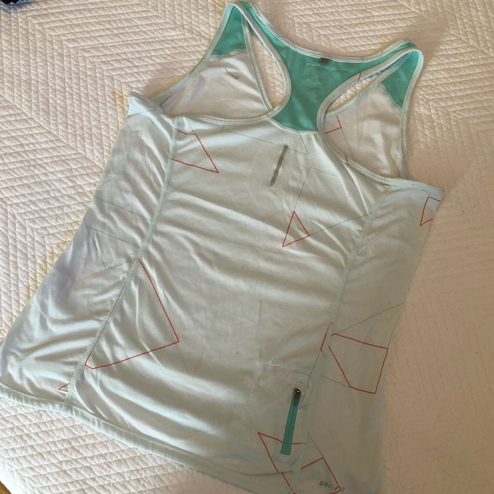Nike Tank size Large